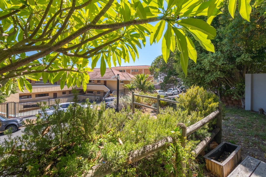 To Let 2 Bedroom Property for Rent in Vredehoek Western Cape